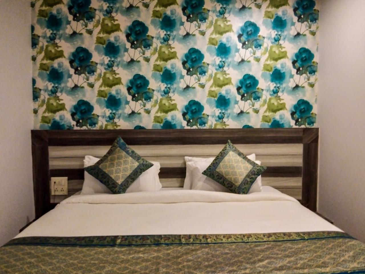 Dwivedi Hotels Hotel Elena Waranasi Zewnętrze zdjęcie