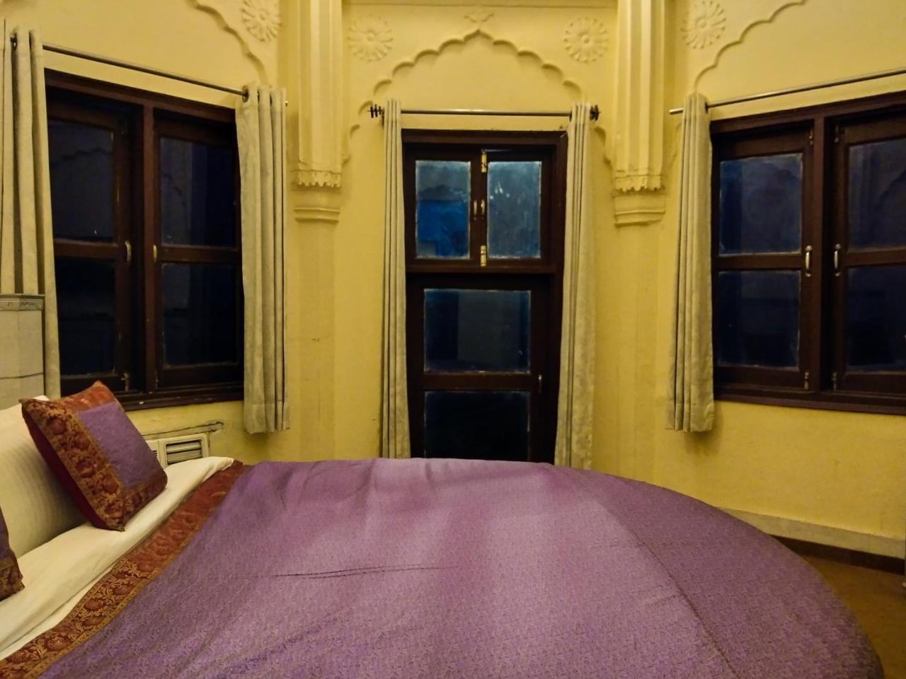 Dwivedi Hotels Hotel Elena Waranasi Zewnętrze zdjęcie