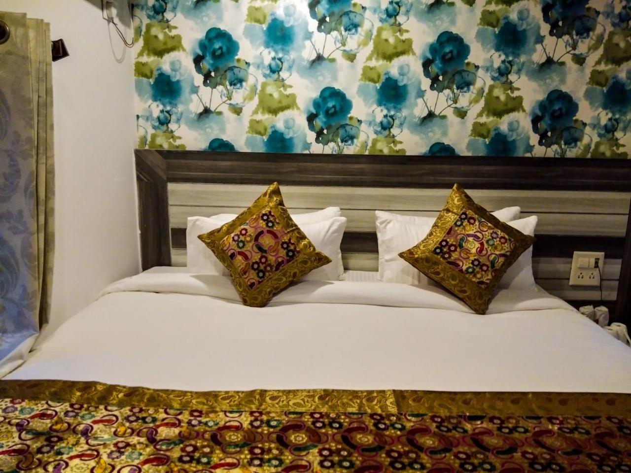 Dwivedi Hotels Hotel Elena Waranasi Zewnętrze zdjęcie