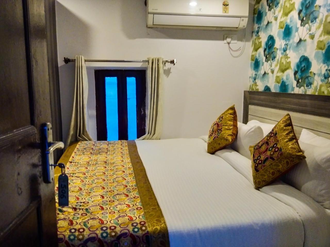 Dwivedi Hotels Hotel Elena Waranasi Zewnętrze zdjęcie