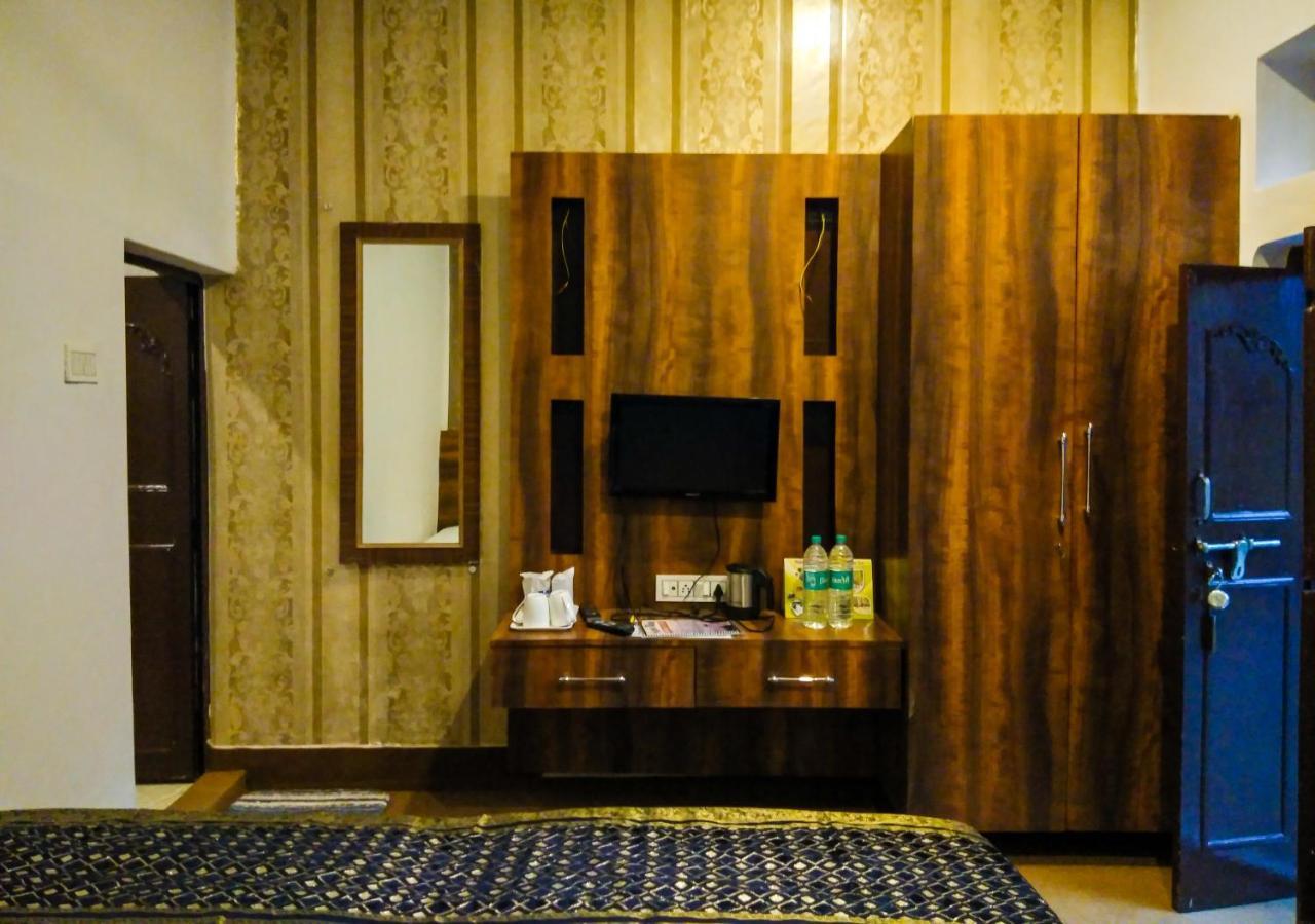 Dwivedi Hotels Hotel Elena Waranasi Zewnętrze zdjęcie