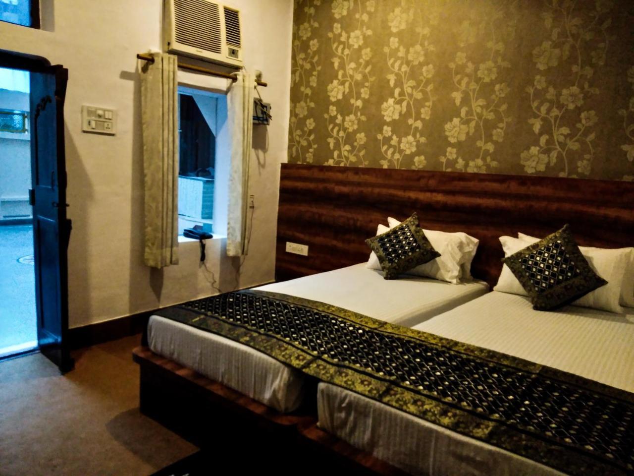 Dwivedi Hotels Hotel Elena Waranasi Zewnętrze zdjęcie