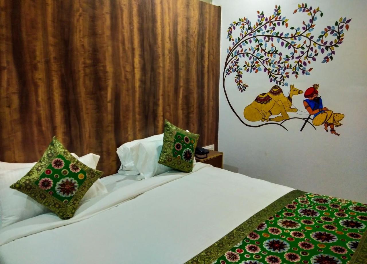 Dwivedi Hotels Hotel Elena Waranasi Zewnętrze zdjęcie