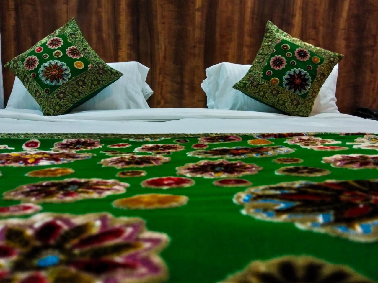 Dwivedi Hotels Hotel Elena Waranasi Zewnętrze zdjęcie
