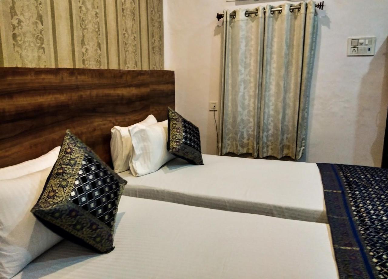 Dwivedi Hotels Hotel Elena Waranasi Zewnętrze zdjęcie