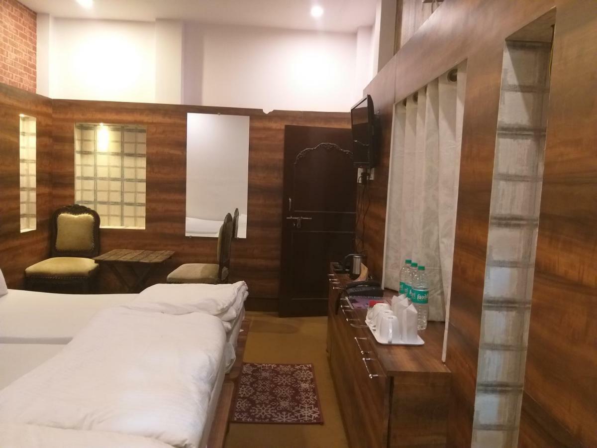 Dwivedi Hotels Hotel Elena Waranasi Zewnętrze zdjęcie