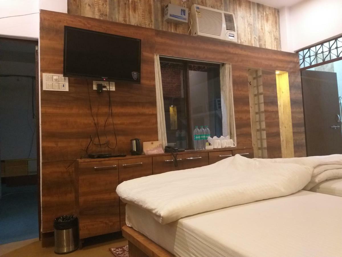 Dwivedi Hotels Hotel Elena Waranasi Zewnętrze zdjęcie