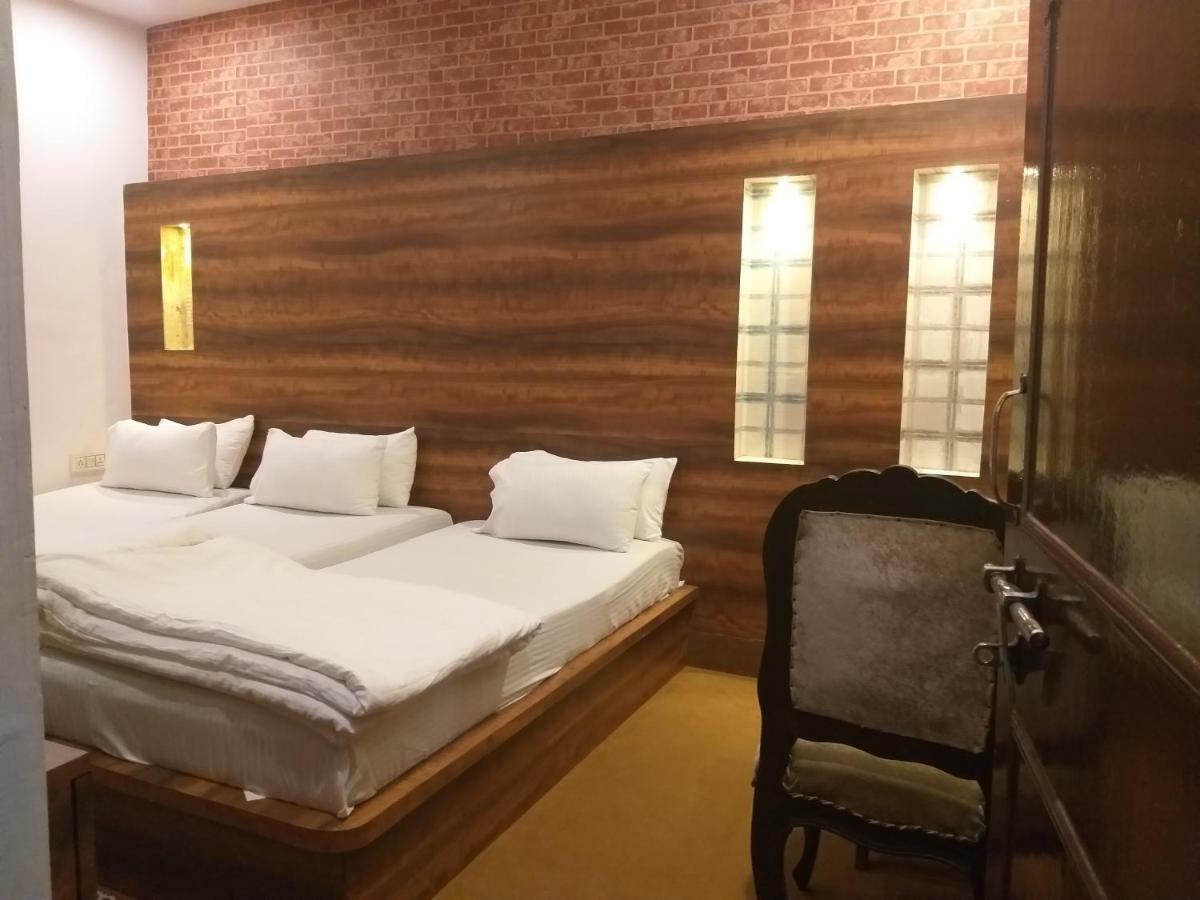 Dwivedi Hotels Hotel Elena Waranasi Zewnętrze zdjęcie
